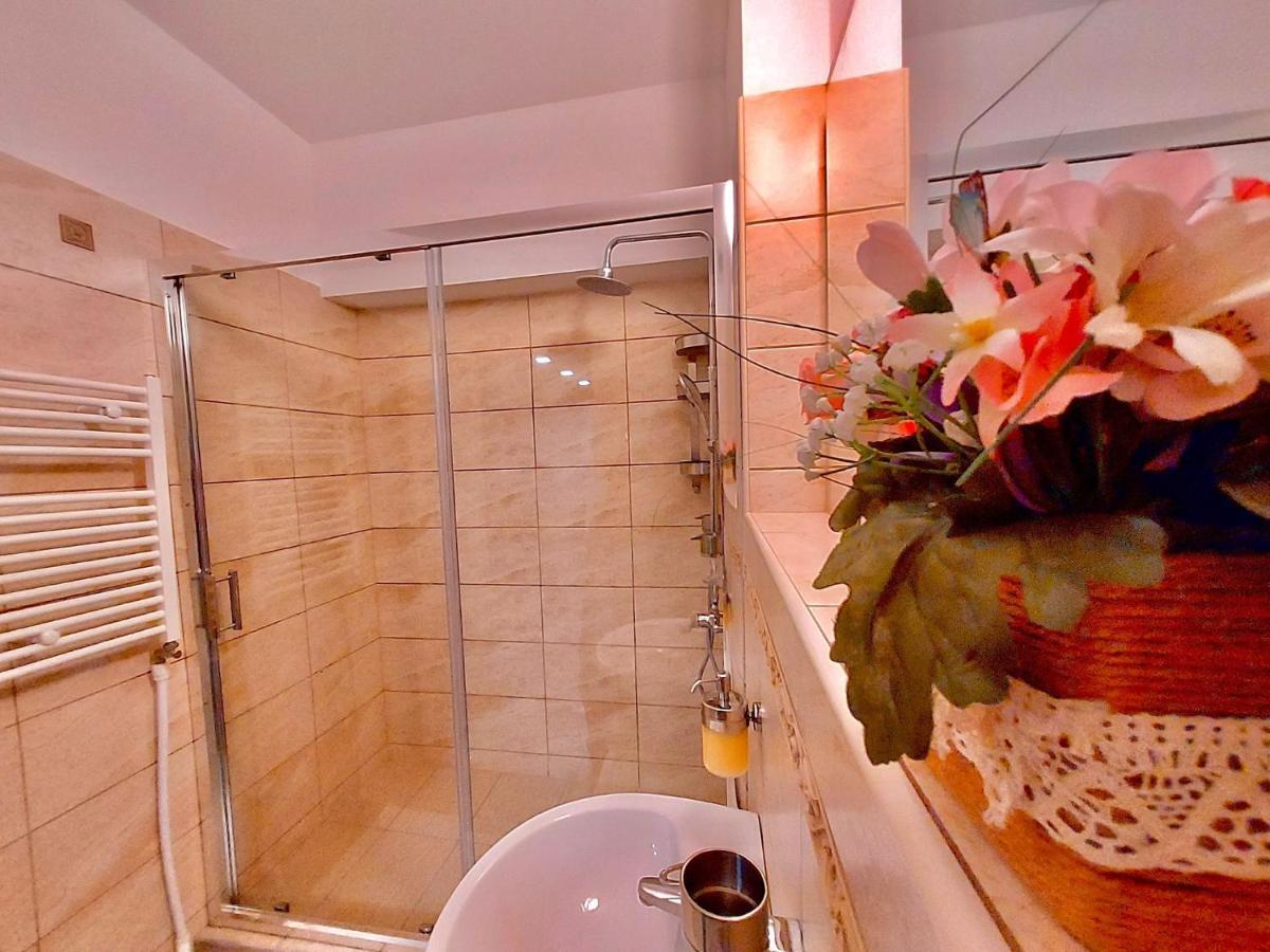 Criss Apartament Sinaia Esterno foto