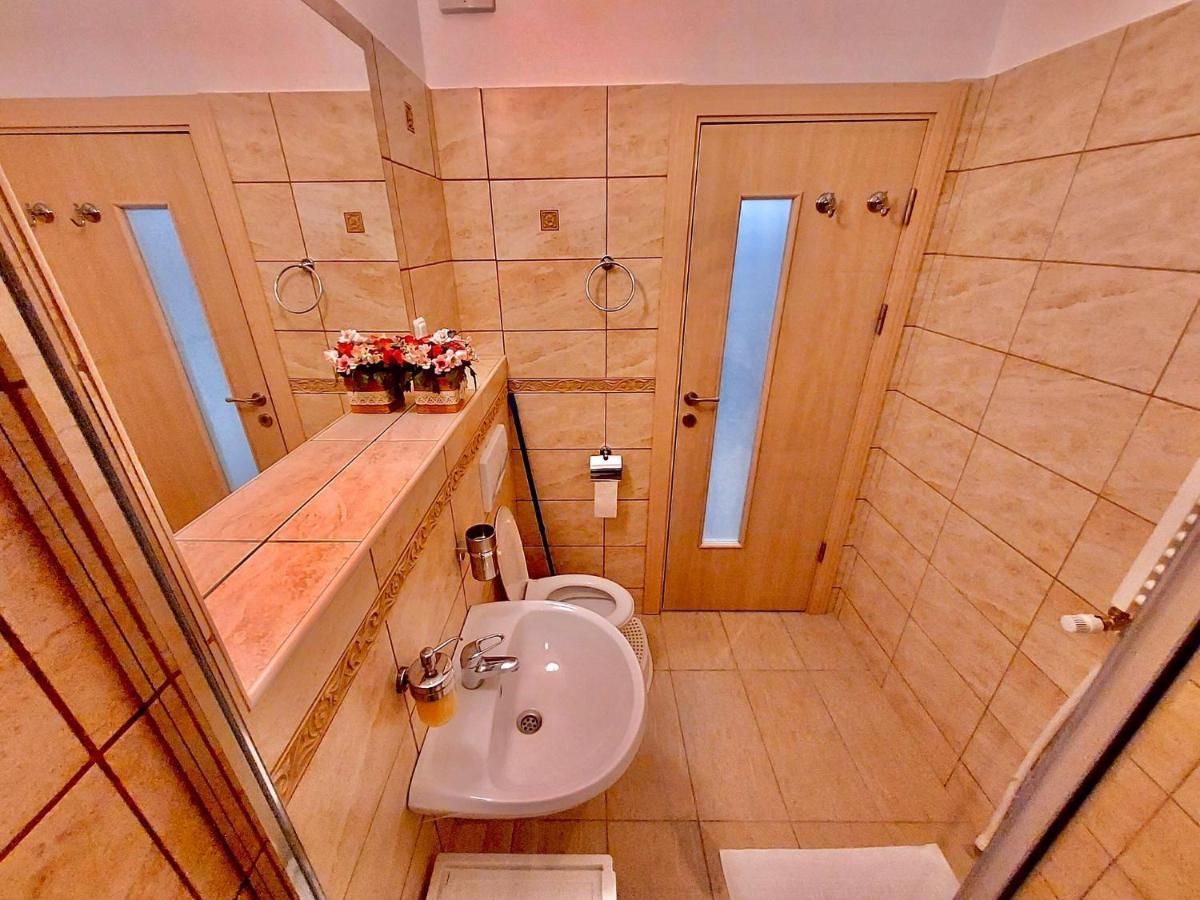 Criss Apartament Sinaia Esterno foto